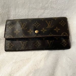 *sold* Louis Vuitton Monogram Sarah Long Bifold wallet in good condition